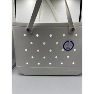 NWT SPECIAL EDITION ICE SHIMMER BABY BOGG. New Color!!!